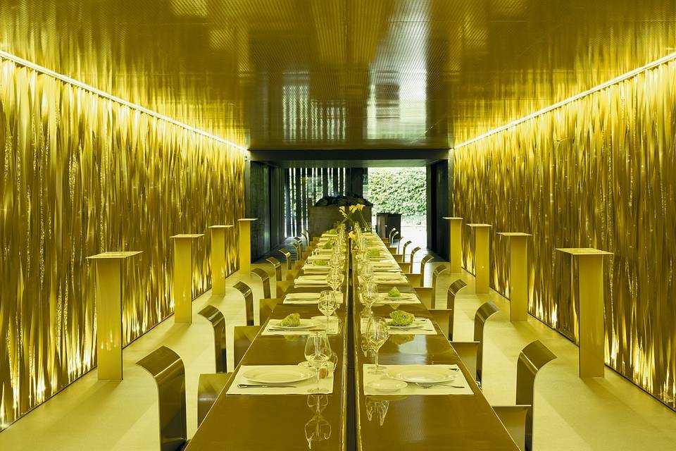 Sala dorada del restaurante
