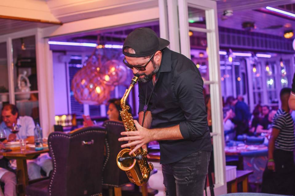 Show de saxo en Patrón, Barcelona