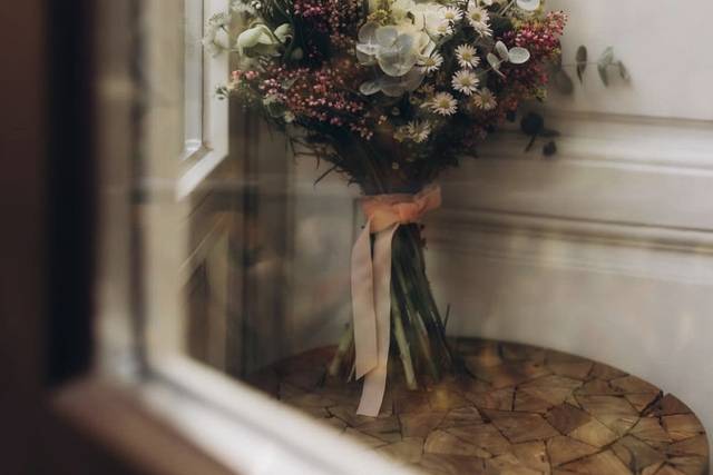 Corona de flores preservadas niña - Romántica - Camomile Bouquet