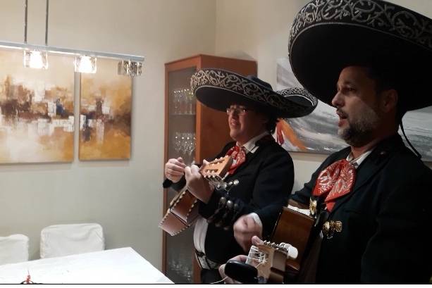 Mariachi Show