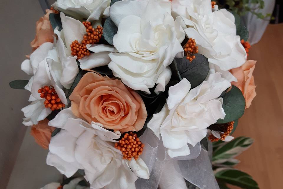 Bouquet con flor preservada