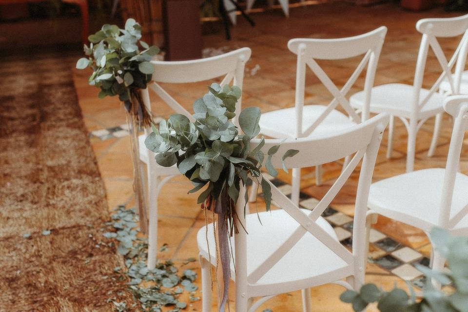 Pin by Expresiones Flores y Eventos on peceras  Crown centerpiece, Diy  wedding flowers, Wedding centerpieces