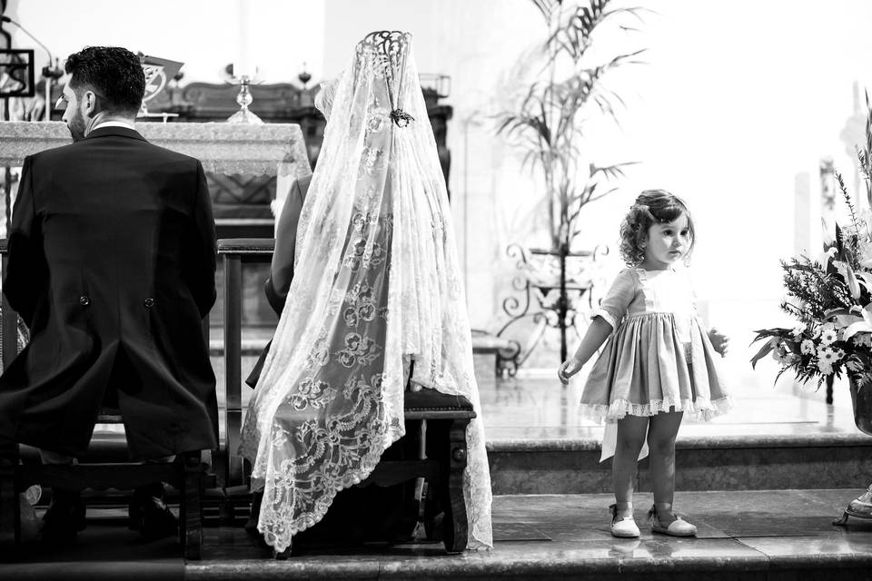 Hija en el altar