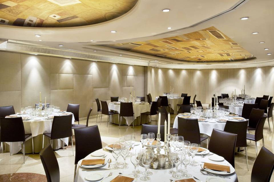 Clarís Hotel
