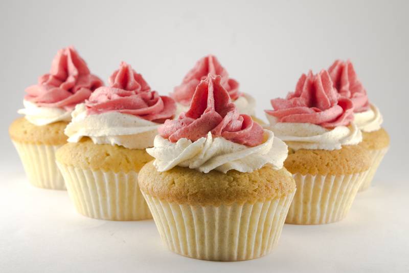 Cupcakes de chocolate con top de ganache de chocolate blanco