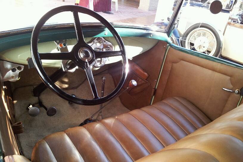 Interior Ford A verde