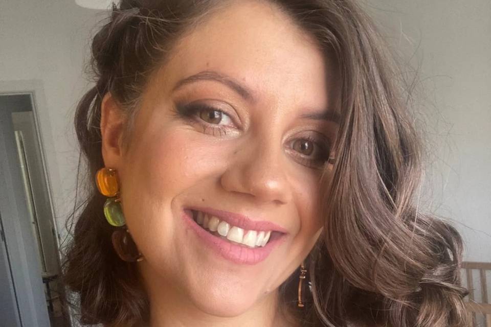 Maquillaje y peinado de invitada