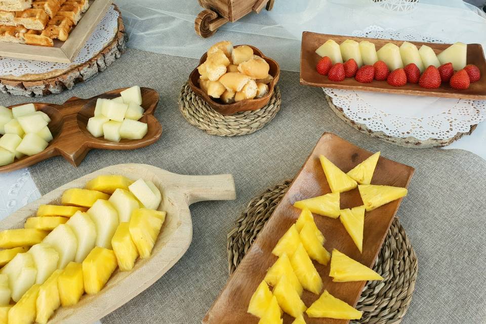 Buffet de dulces y frutas