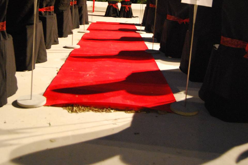 Ceremonia moderna roja y negra