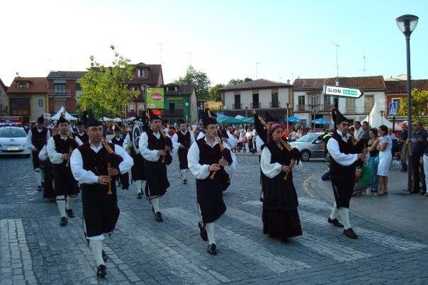 Banda de gaitas desfilando