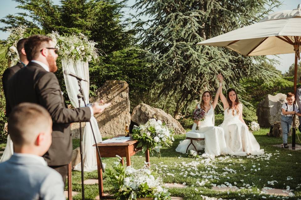 Boda civil en el jardín