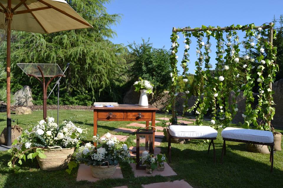 Altar boda civil jardín