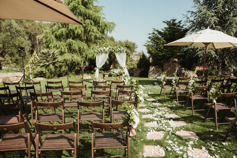 Boda civil en el jardín