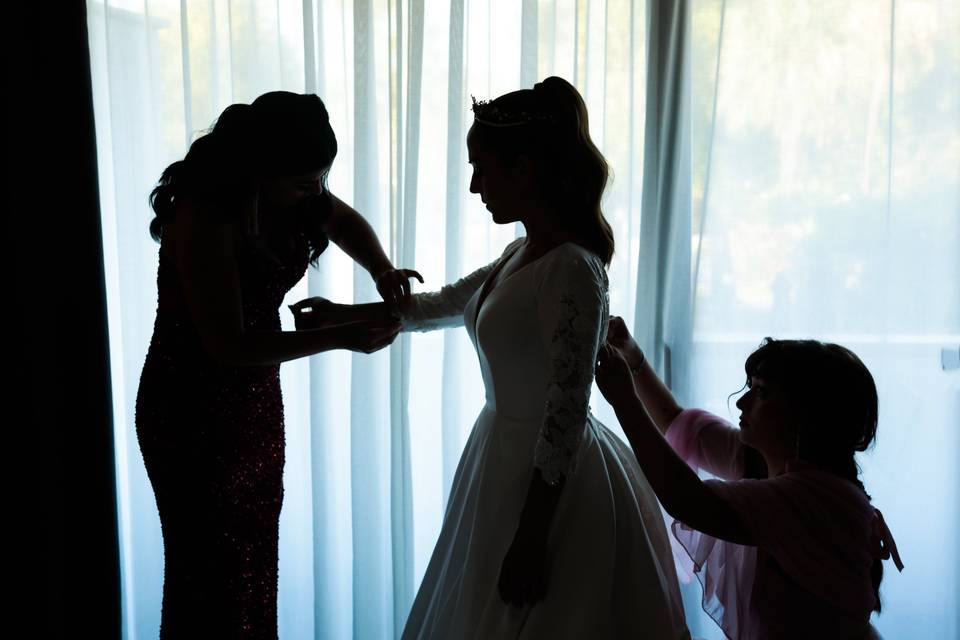 Ayudando a la novia