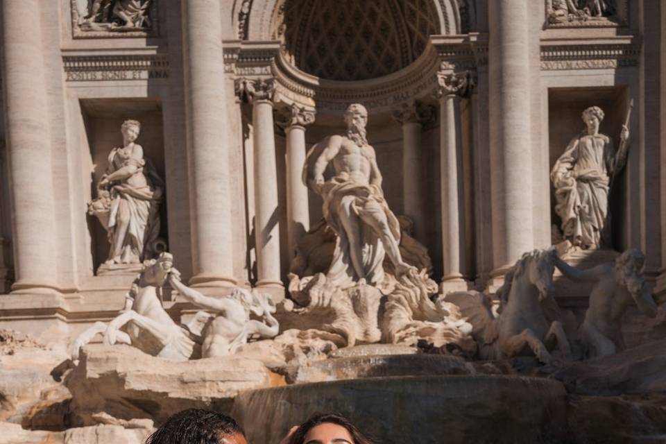 Amanece en la fontana de trevi
