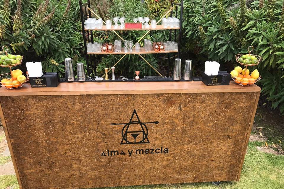 Alma y Mezcla Cocktail & Beverages