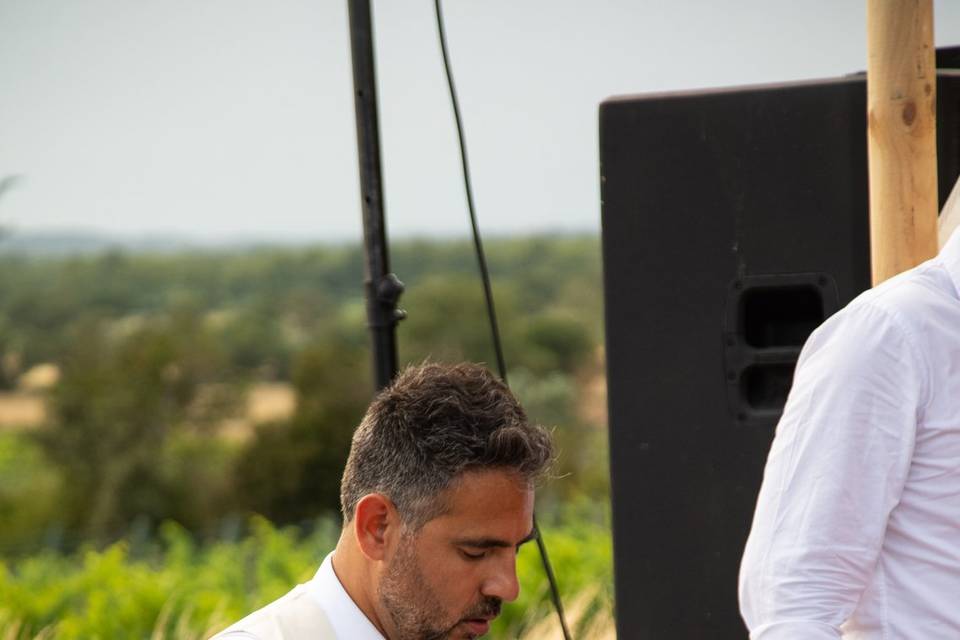 Novio tocando el piano