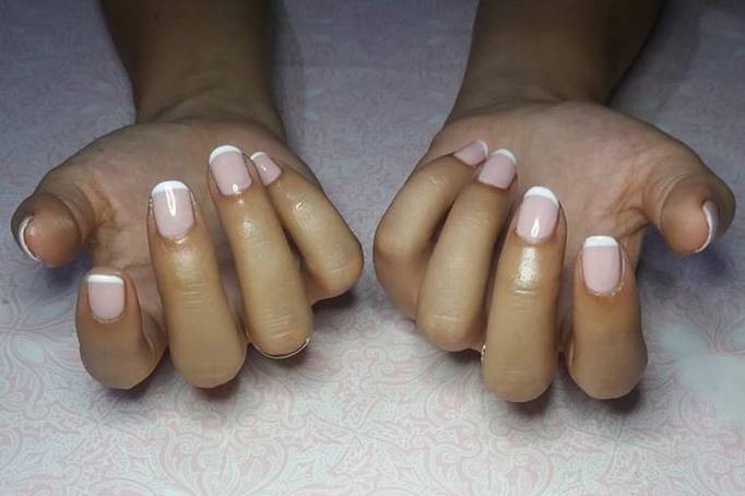 Manicura francesa simple