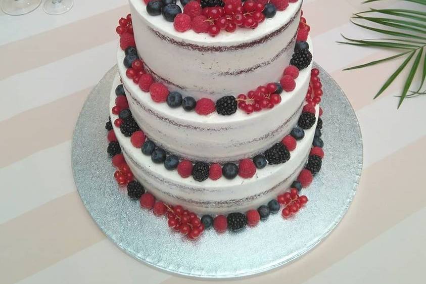 Naked cake con frutos rojos