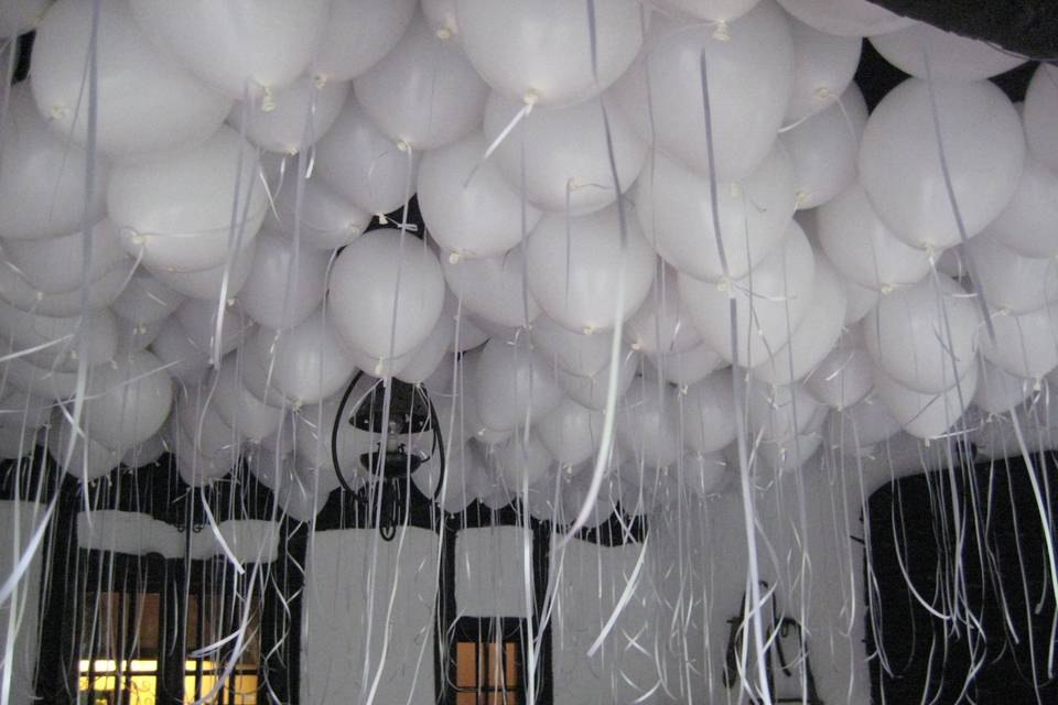Techo decorado con globos