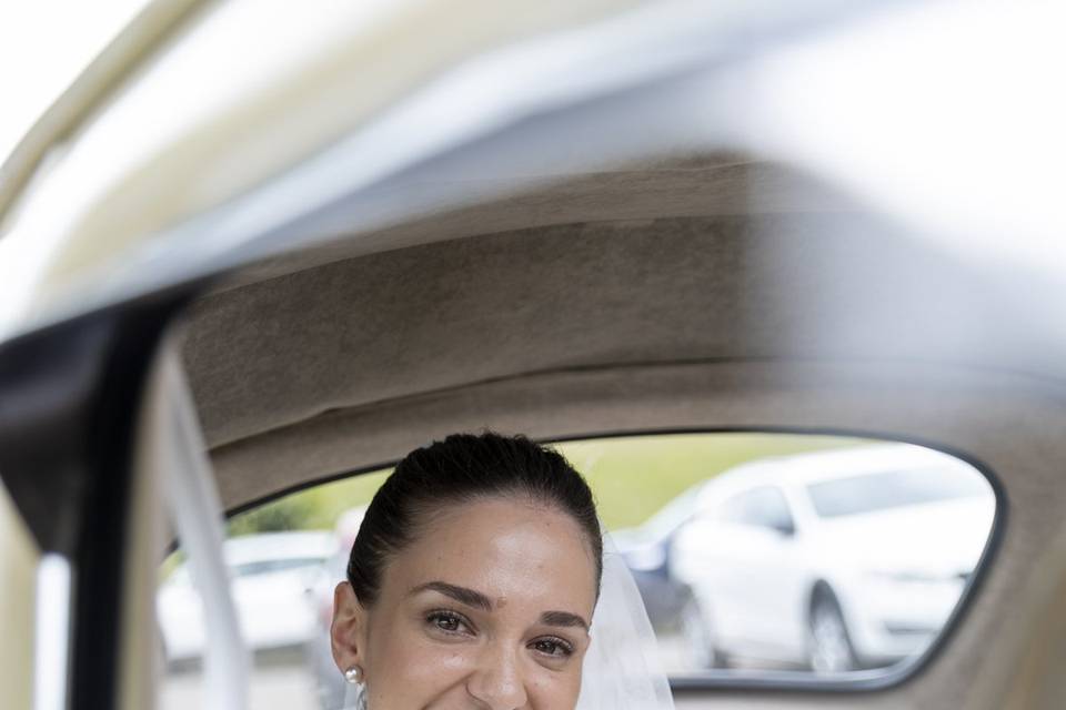 Novia llegando a la iglesia