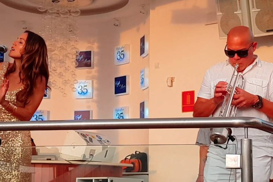 Dúo en café