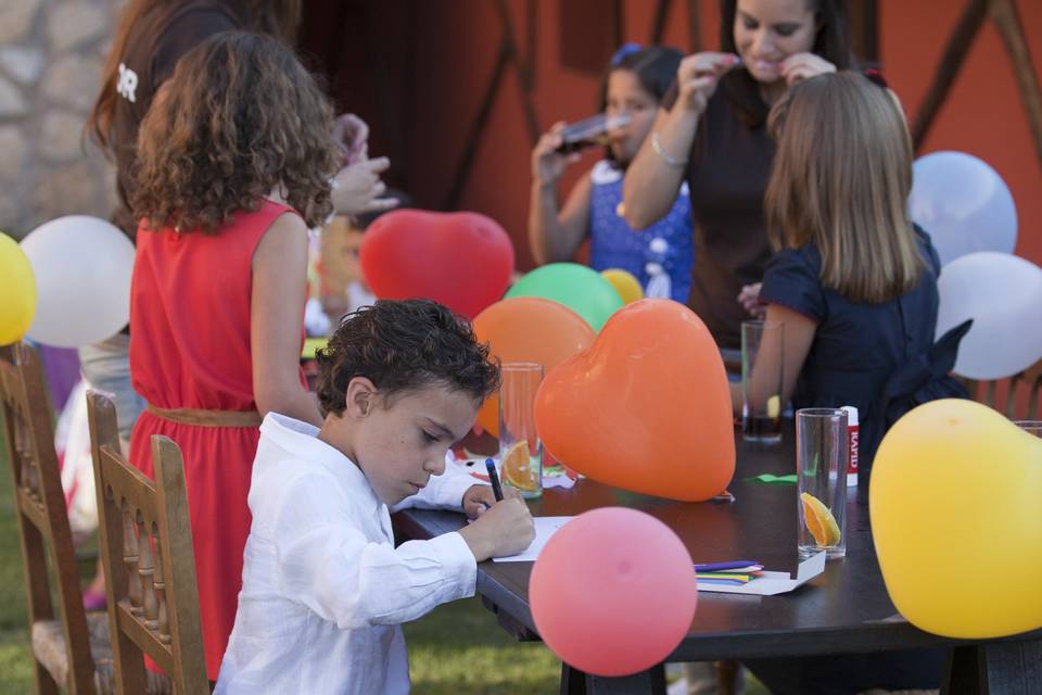 Zona infantil con monitores