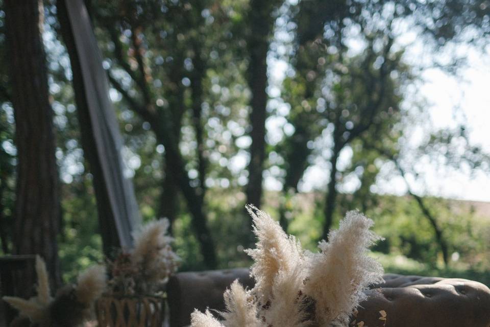 Detalle de ceremonia en el bosque