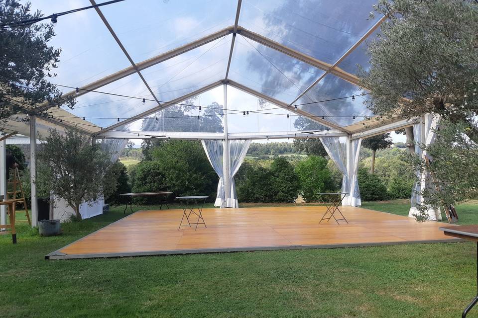 Carpa transparente y pista baile