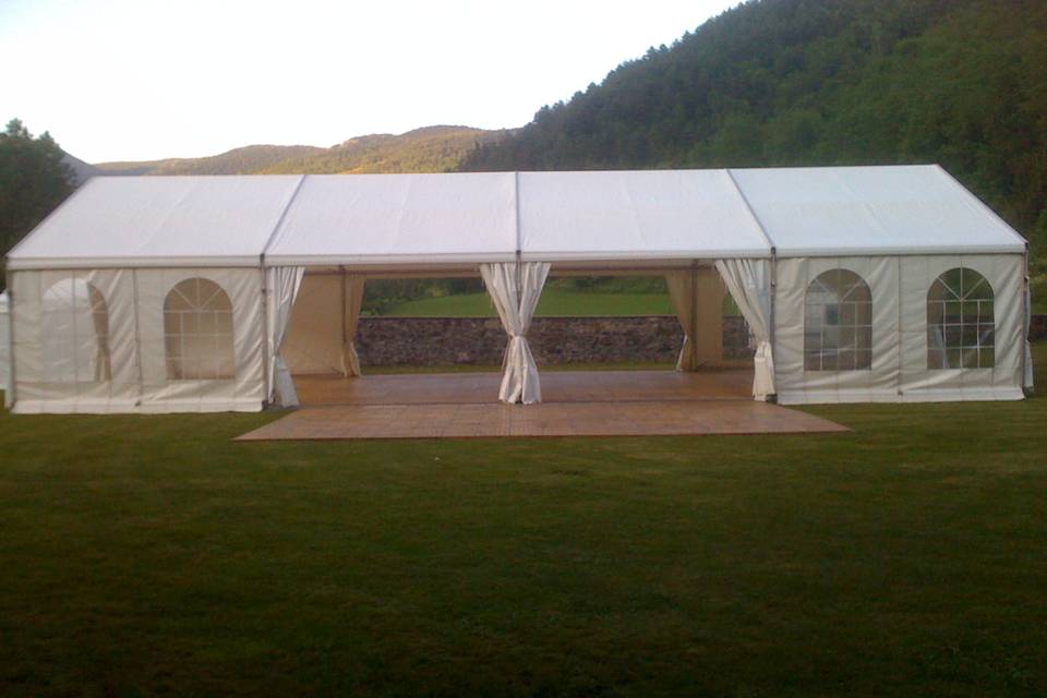 Carpa y parquet para boda