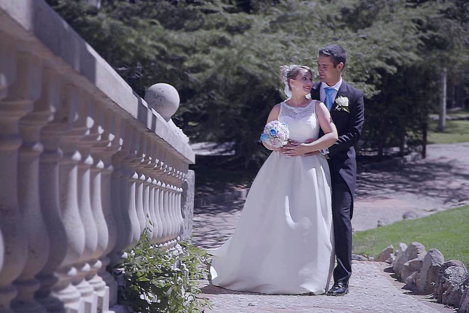 Novios en el jardín