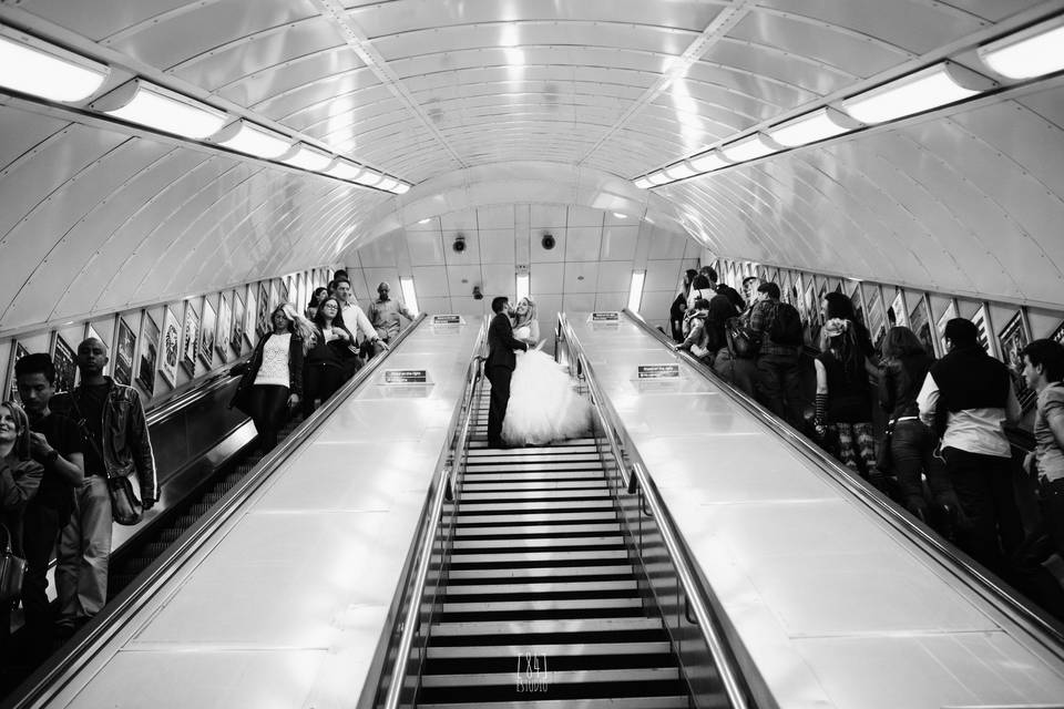 Boda en londres. Escaleras del metro