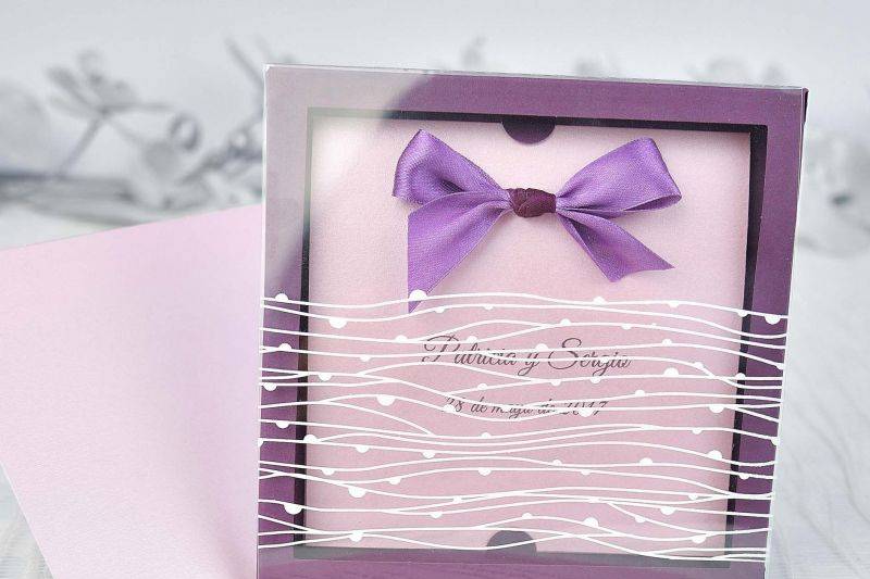 Invitación boda caja morada