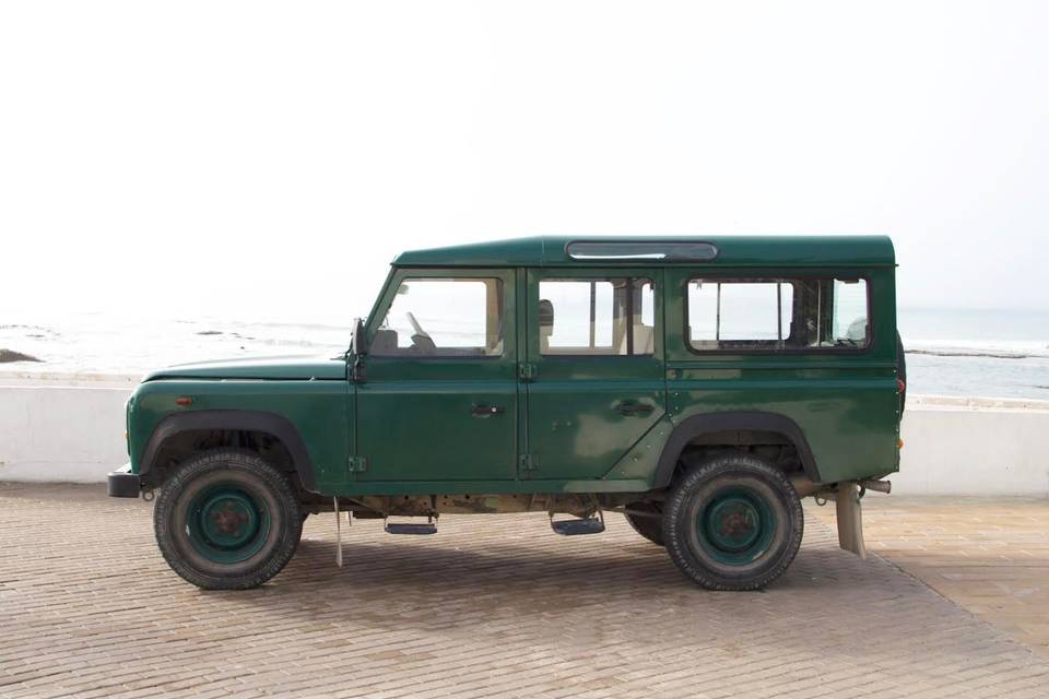 Land Rover Defender, lateral