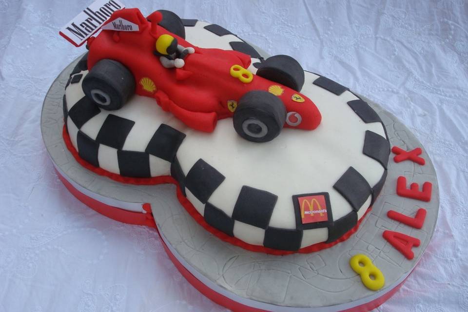 Tarta esculpida como Ferrari