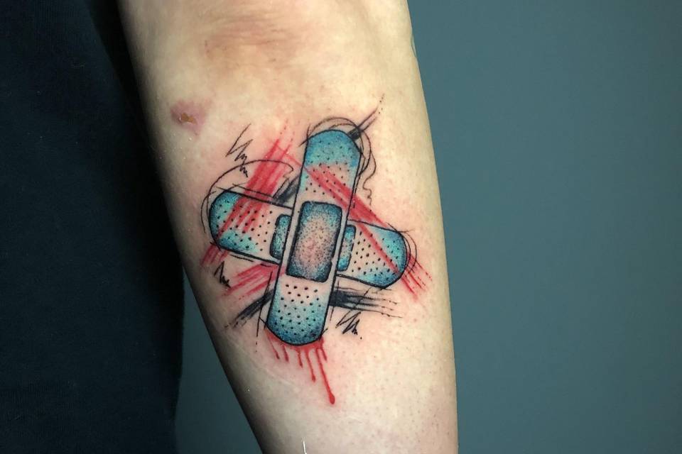 Tatuaje con toques abstractos