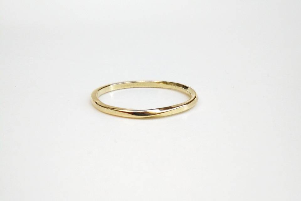 Anillo oro amarillo con giro