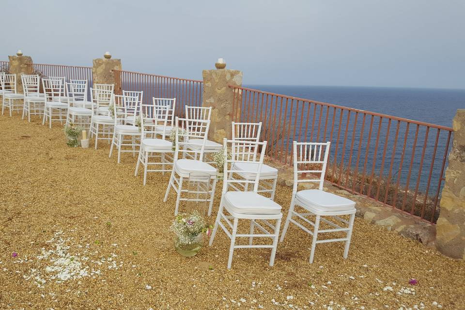 Sillas para la ceremonia