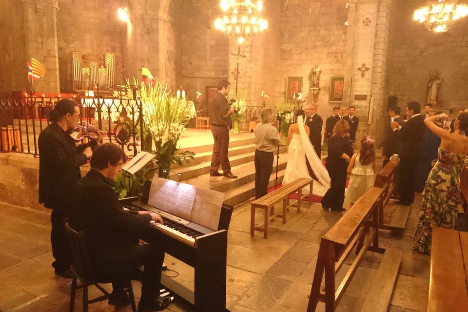Dúo en boda religiosa