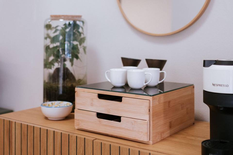detalles_cafe_madera_y_espejos