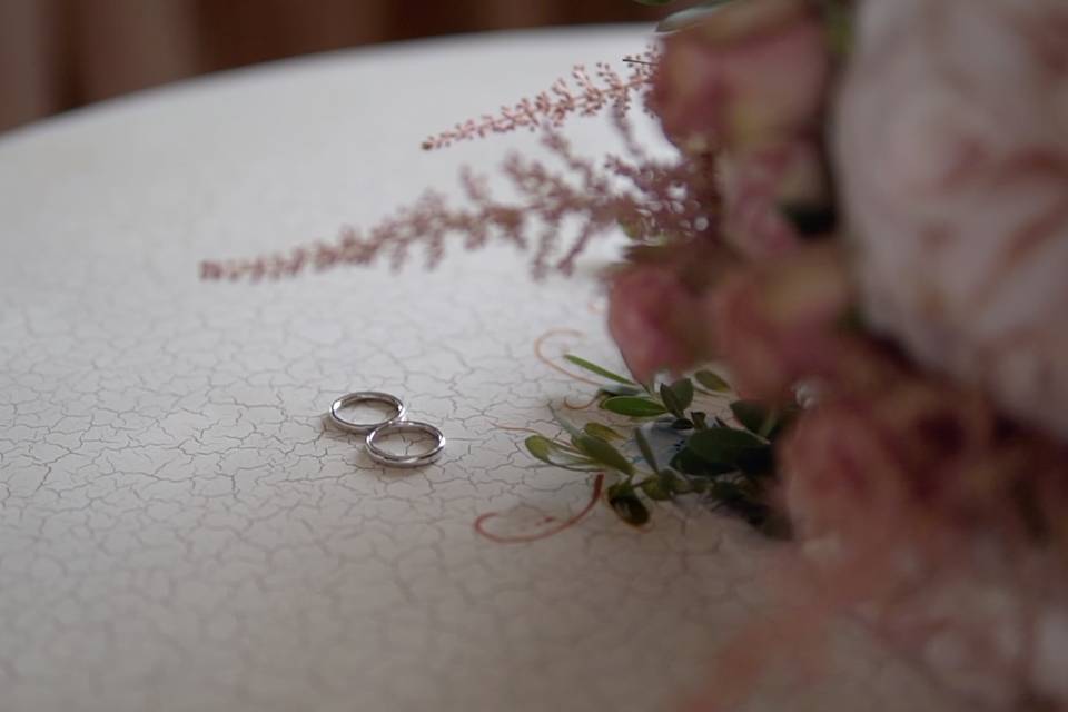 Anillos de boda, ramo de boda