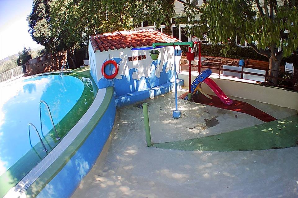 Zonas para niños con piscinas
