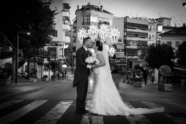 LAS FOTOS DE TU MATERNIDAD EN EL MEJOR DE LOS LUGARES: EL ÁLBUM IMPRESO »  Fotógrafa de maternidad, familias y bodas en Málaga