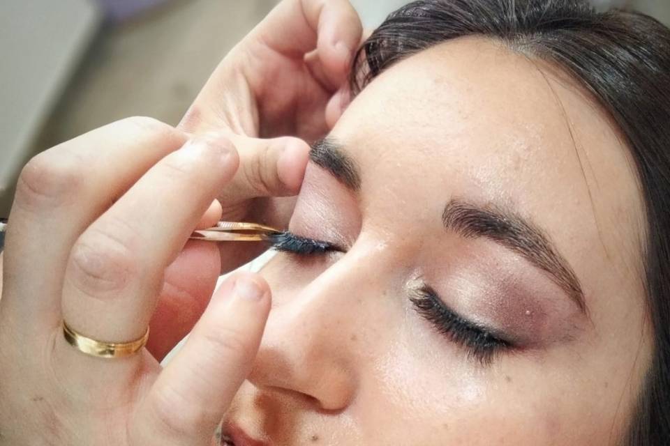 Maquillaje de novia con pestañ