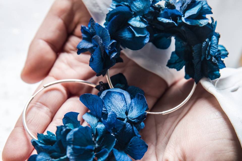 Pendientes aro hortensia azul