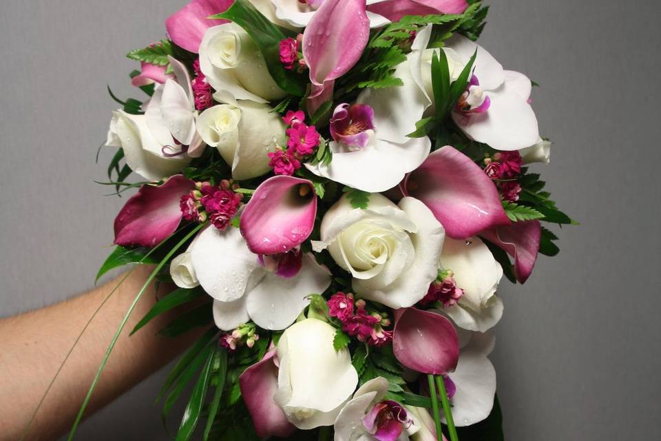 Bouquet blanco y toque rosa