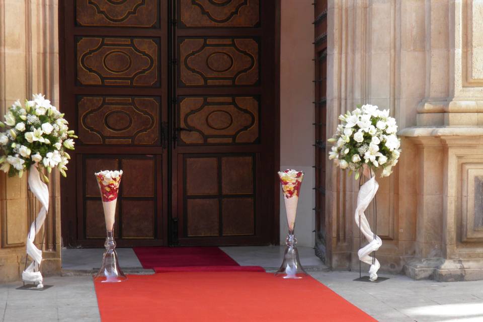 Decoración para la entrada a la iglesia