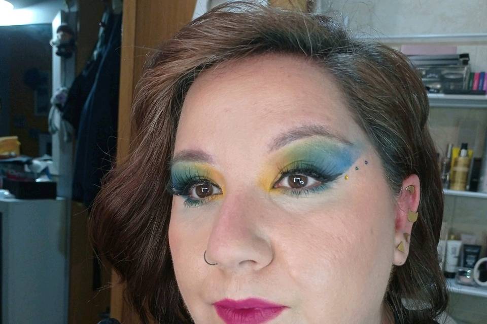 Maquillaje bien colorido