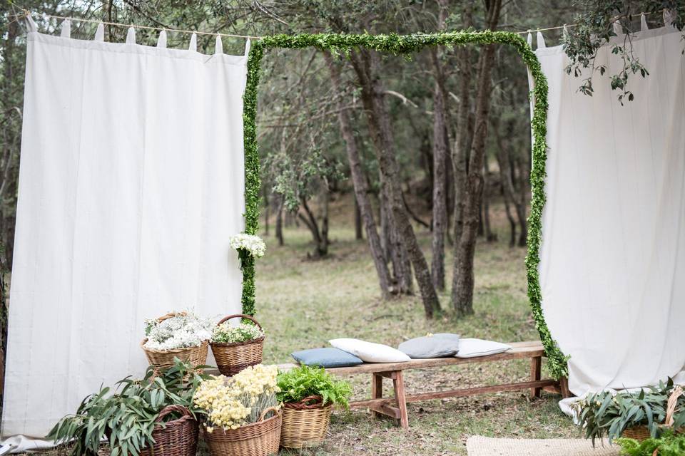 Detalle ceremonia en el bosque