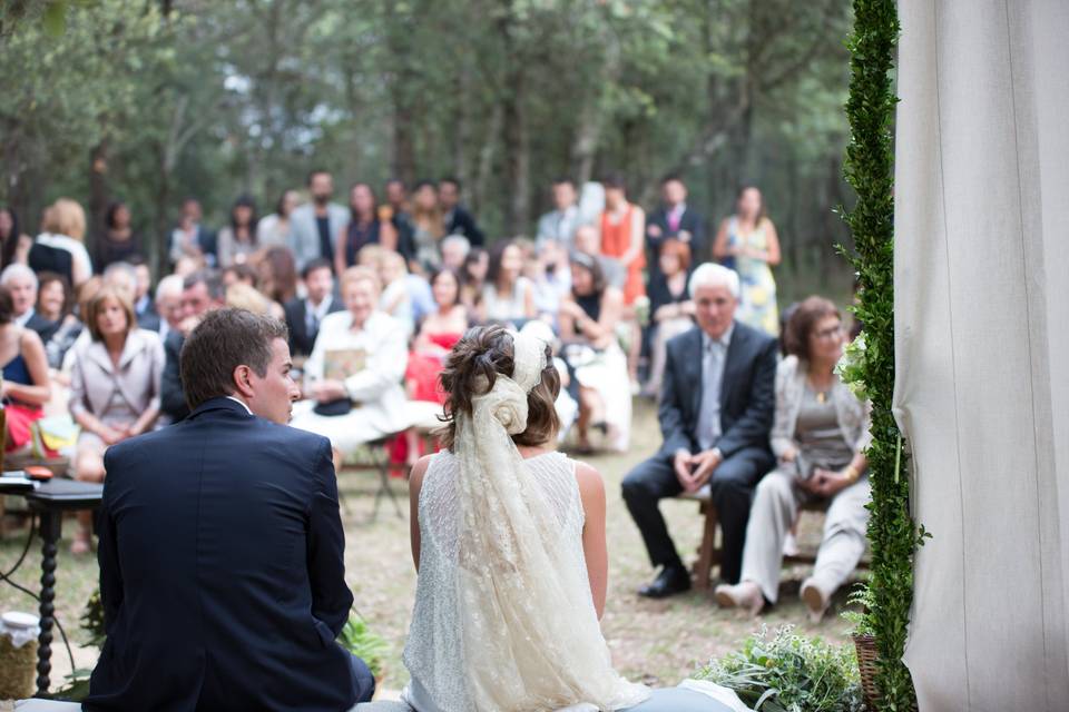 Detalle ceremonia en el bosque